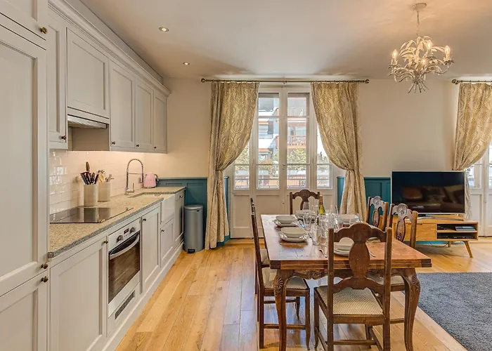 Apartment Aiguille Du Midi Central Chamonix - Alpes Travel - Sleeps 6